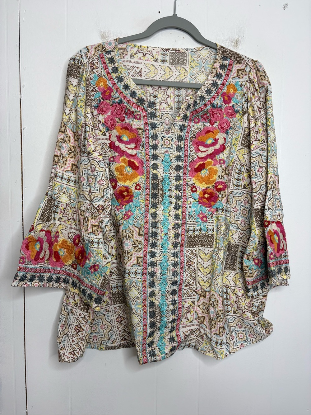 SAVANNA JANE Embroidered Floral Boho Tunic Top Cream Pink Orange Accents